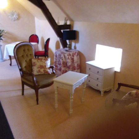 Le Moulin De Meral Montsûrs Dış mekan fotoğraf