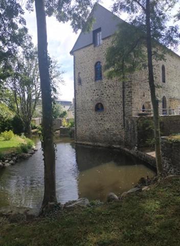 Le Moulin De Meral Montsûrs Dış mekan fotoğraf