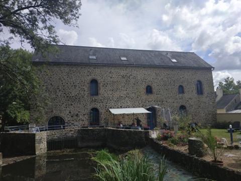 Le Moulin De Meral Montsûrs Dış mekan fotoğraf