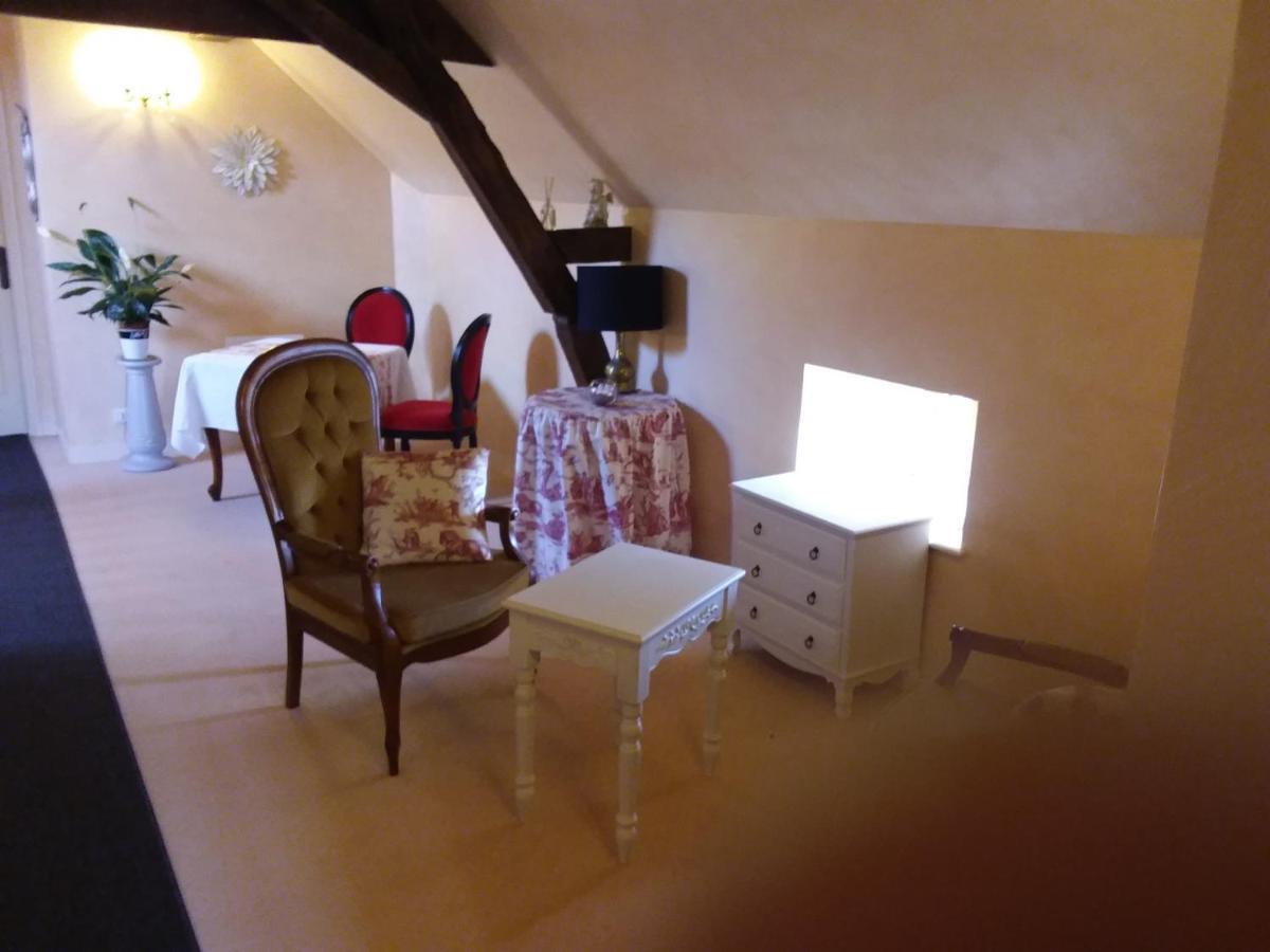 Le Moulin De Meral Montsûrs Dış mekan fotoğraf