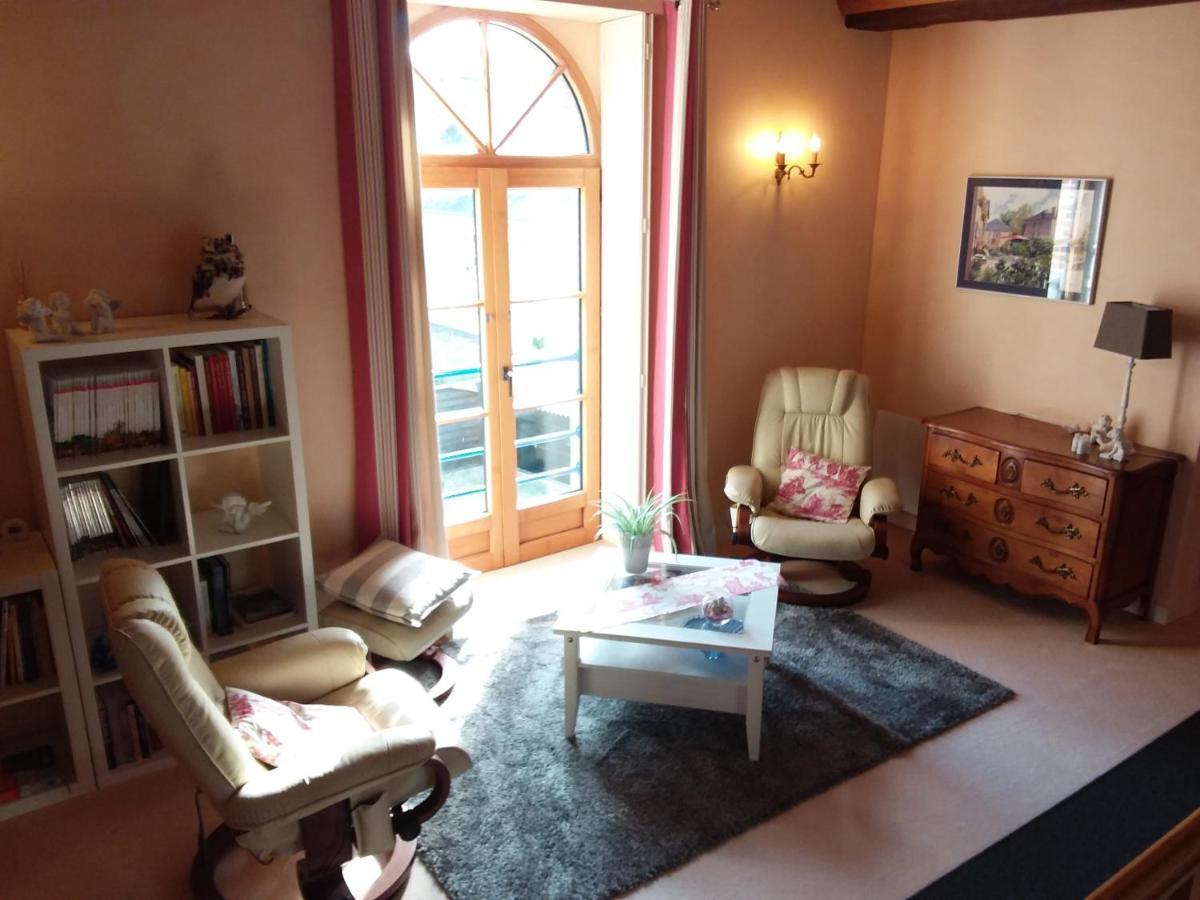Le Moulin De Meral Montsûrs Dış mekan fotoğraf