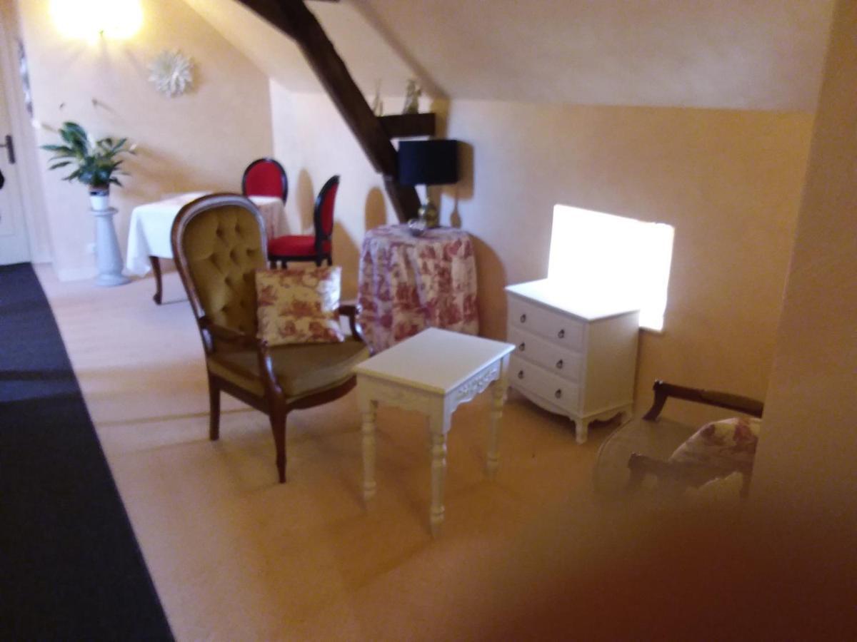 Le Moulin De Meral Montsûrs Dış mekan fotoğraf