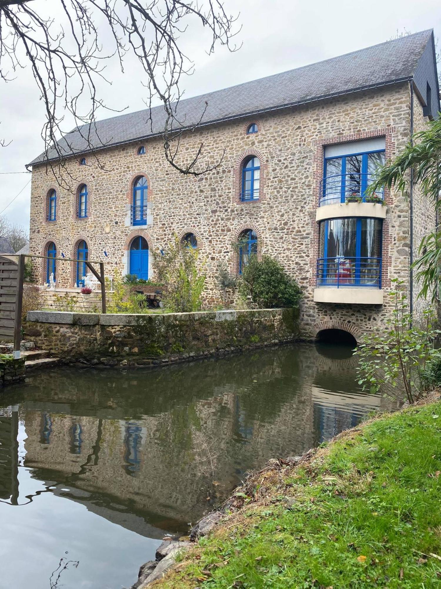 Le Moulin De Meral Montsûrs Dış mekan fotoğraf
